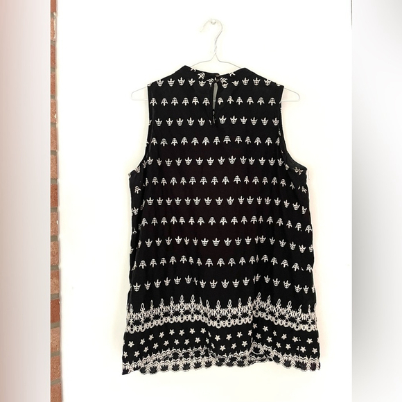 Pleione Blouse Black and White Sleeveless Top printed embroidered small - Picture 2 of 6